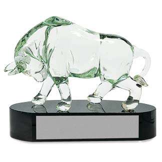 Art Glass Trophy - Clear Glass Bull | Engraved Raging Bull Award - 7.5 Inch Tall Decade Awards